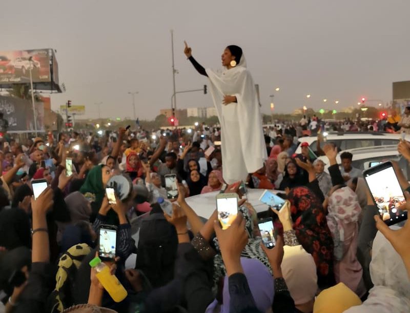 Latest International News : Why this photo and video of a Sudani woman went viral?