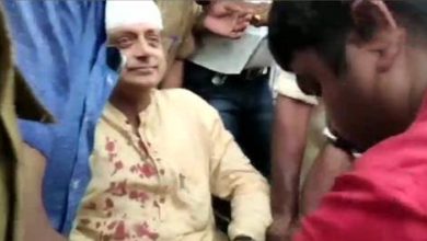 Latest International News : Shashi Tharoor suffers injuries during a temple ritual in Kerala