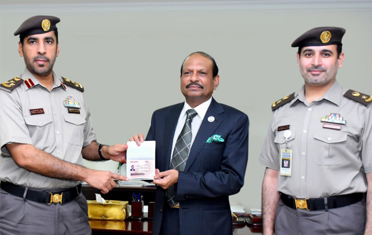 Latest International News : LuLu Group Chairman Yusuff Ali gets first Gold Card in UAE