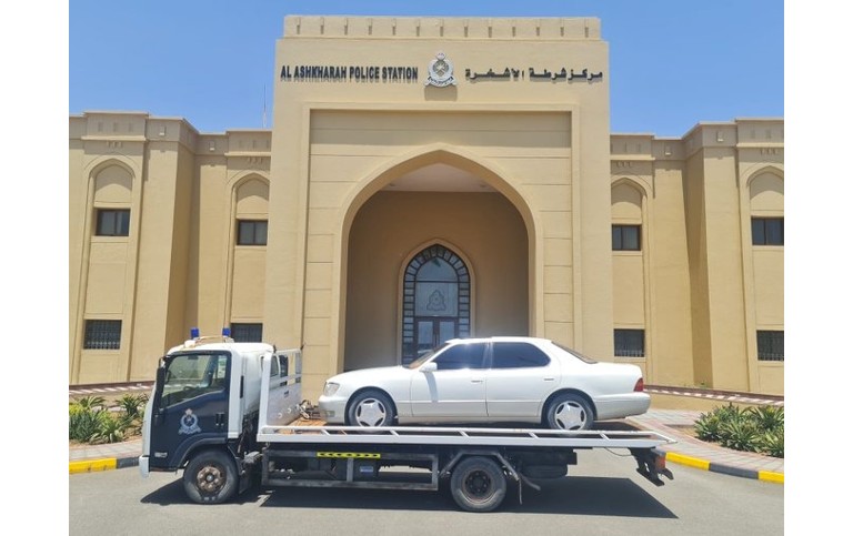 Oman police detain a motorist for drifting - The Arabian Stories News