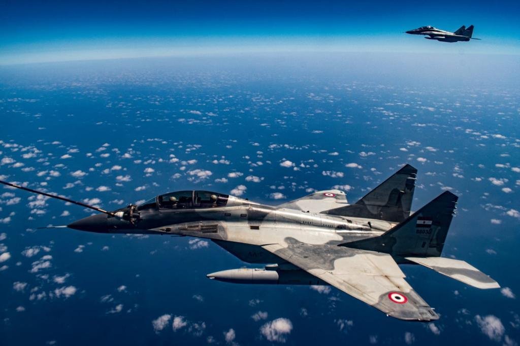 Refulled Egyptian jet gets refuelled midair by Indian Airforce aircraft during ...