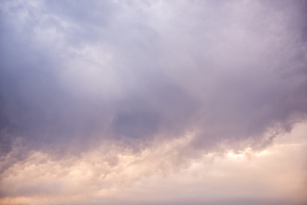 Dust, low clouds and drizzle affect Sea of Oman coasts and Dhofar areas