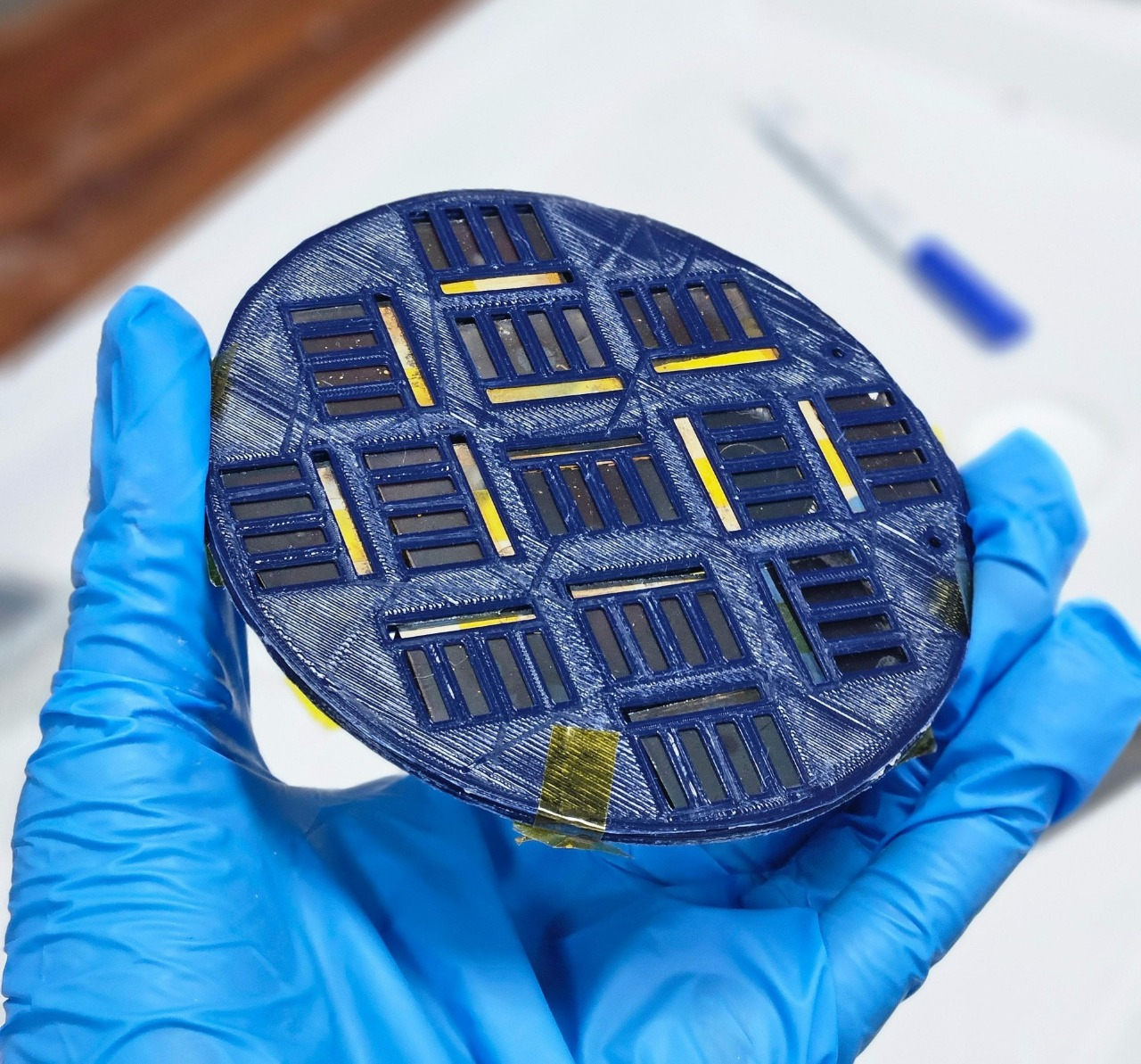 SQU student startup becomes first in Oman to manufacture perovskite ...