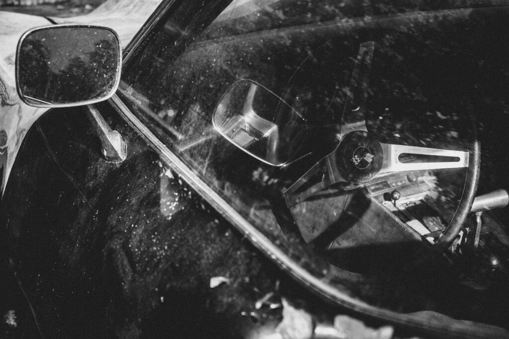 Oman police arrest suspects in car parts theft case