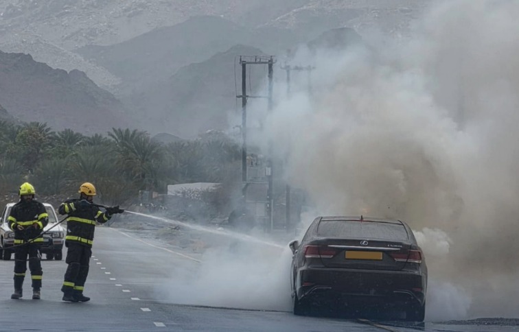 Quick action by Oman’s CDAA contains a car caught on fire in Yanqul