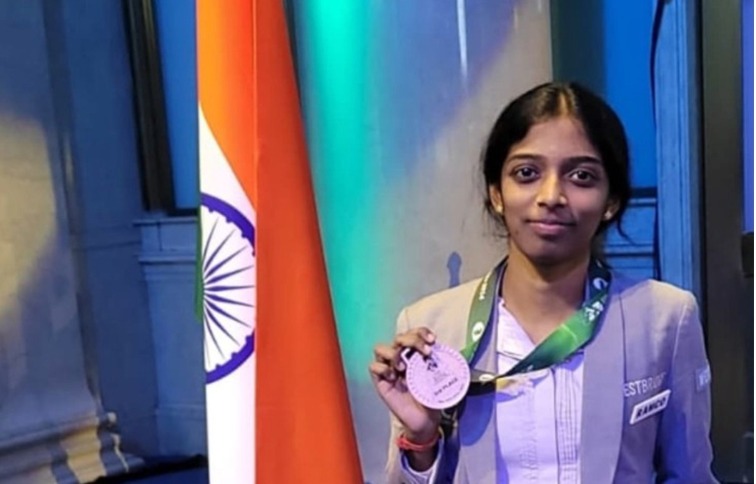 FIDE Candidates: R Vaishali takes sole lead at Women’s event; Javokhir Sindarov tightens grip after win over Praggnanandhaa