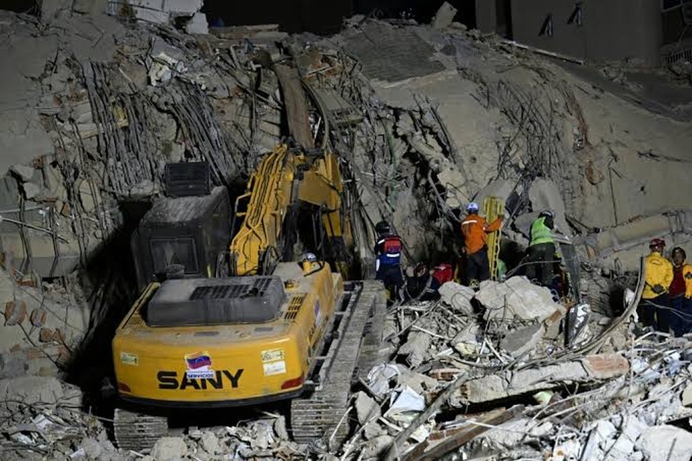 Venezuela earthquake death toll rises to 1,450 as 1.8 million need urgent aid