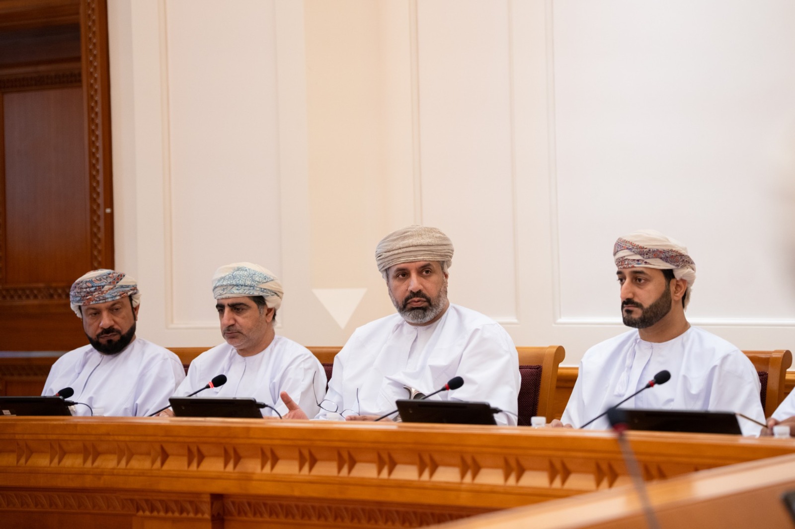 Oman’s Shura Council reviews labour permit regulations, expat recruitment policies