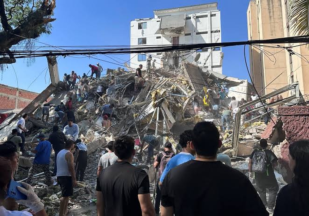 Colombia earthquake death toll rises to 294 as rescue hopes fade