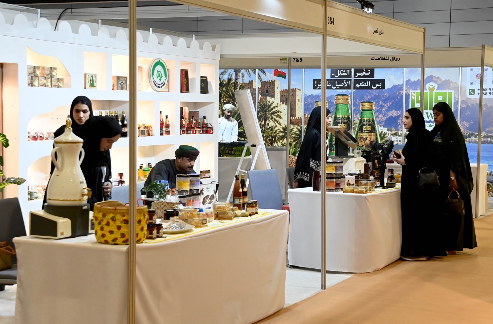 Oman targets wider export markets as dates and honey exhibition opens
